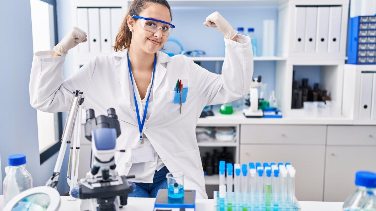 Forskare i laboratorium - vetenskapliga källor och metod